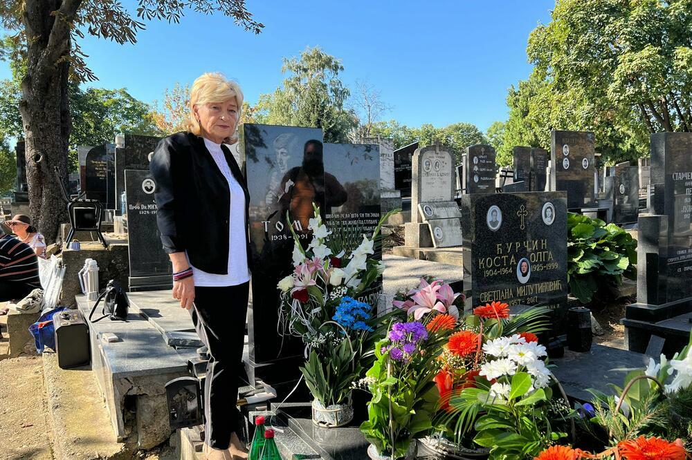UDOVICA TOME ZDRAVKOVIĆA TVRDI DA SU JE NAVODNO POKRALI: "Dobila sam samo 100 dinara od AUTORSKIH prava"