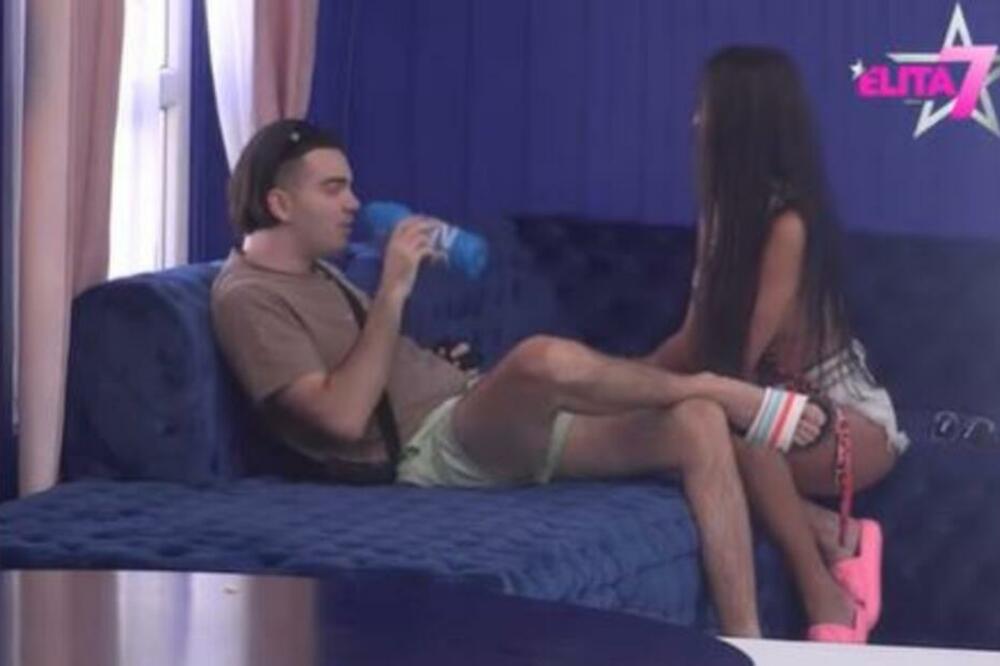 AU, KAKVA ISPALA U ELITI! Da li je MOGUĆE da se ovo DESILO? Bez USTRUČAVANJA sve joj ovo SASUO U LICE