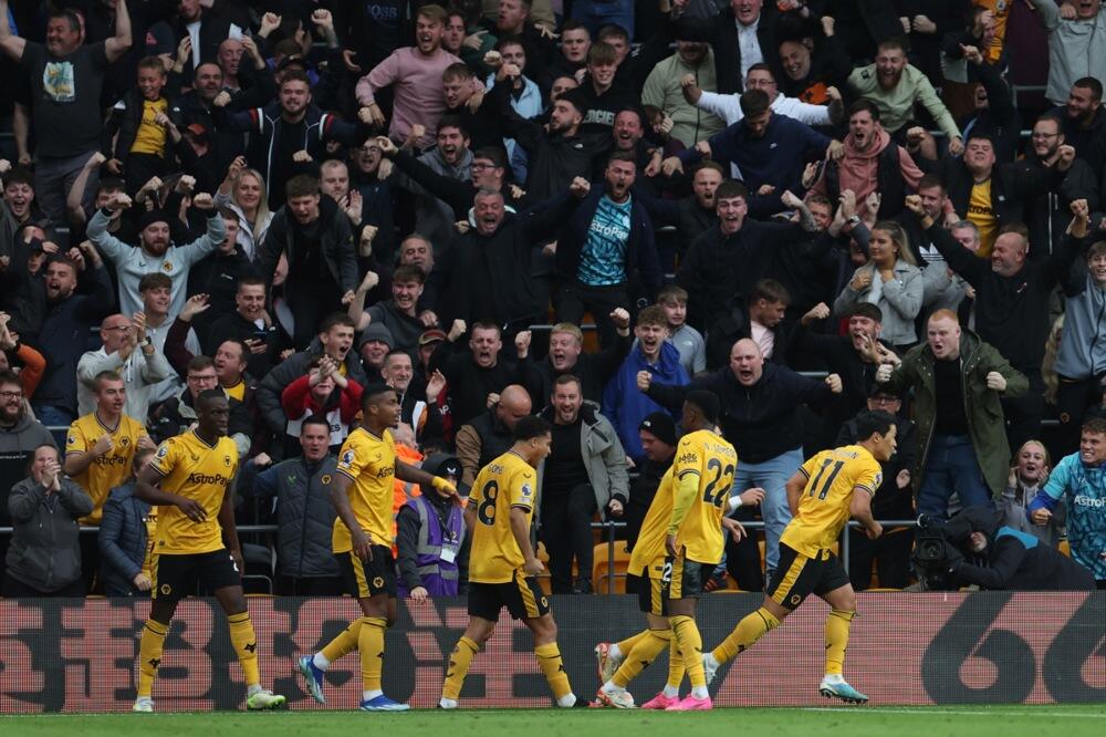 SITI IZGUBIO U "VUČJOJ JAZBINI!" Istorijska pobeda Lutona, Kristal palas osvojio Old Traford (VIDEO/FOTO)