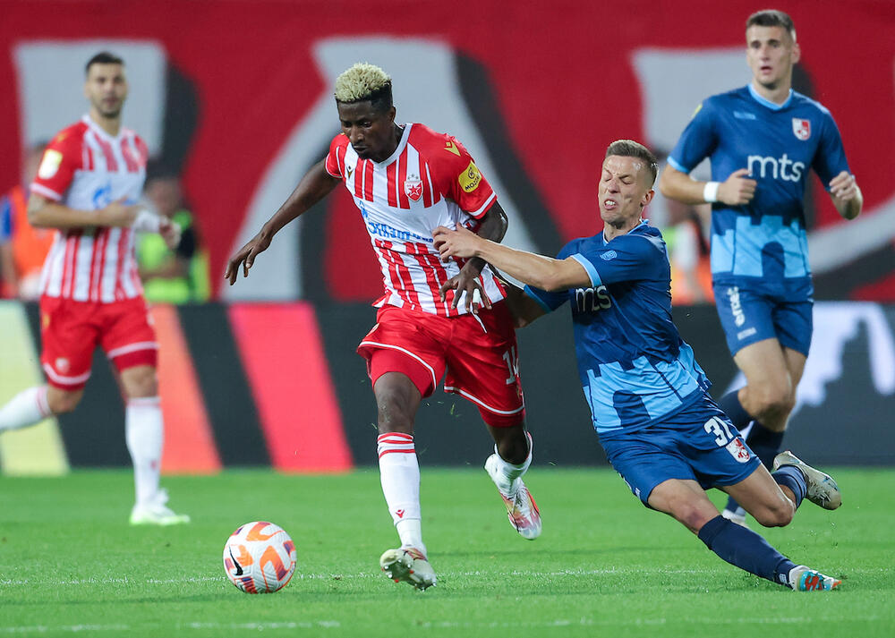 Piter Olajinka na utakmici Crvene zvezde i niškog Radničkog