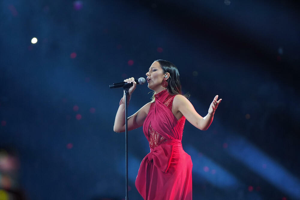 PRIJOVIĆEVA SE NASRED KONCERTA RASPLAKALA ZBOG OVOG ČOVEKA: Sve BUKTI od EMOCIJA večeras