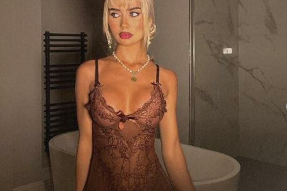 PRSATA PLAVUŠA POSTALA "NOĆNA MORA" ZA IGRAČE PREMIJER LIGE: Fudbaleri ne znaju kako da je "otkače"! (FOTO)