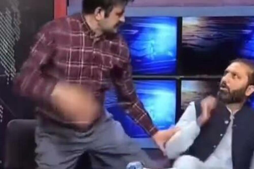 NEVIĐENA MAKLJAŽA POLITIČARA U PROGRAMU UŽIVO: Izbila tuča u studiju, pustili ih da se LEMAJU gledajte samo (VIDEO)