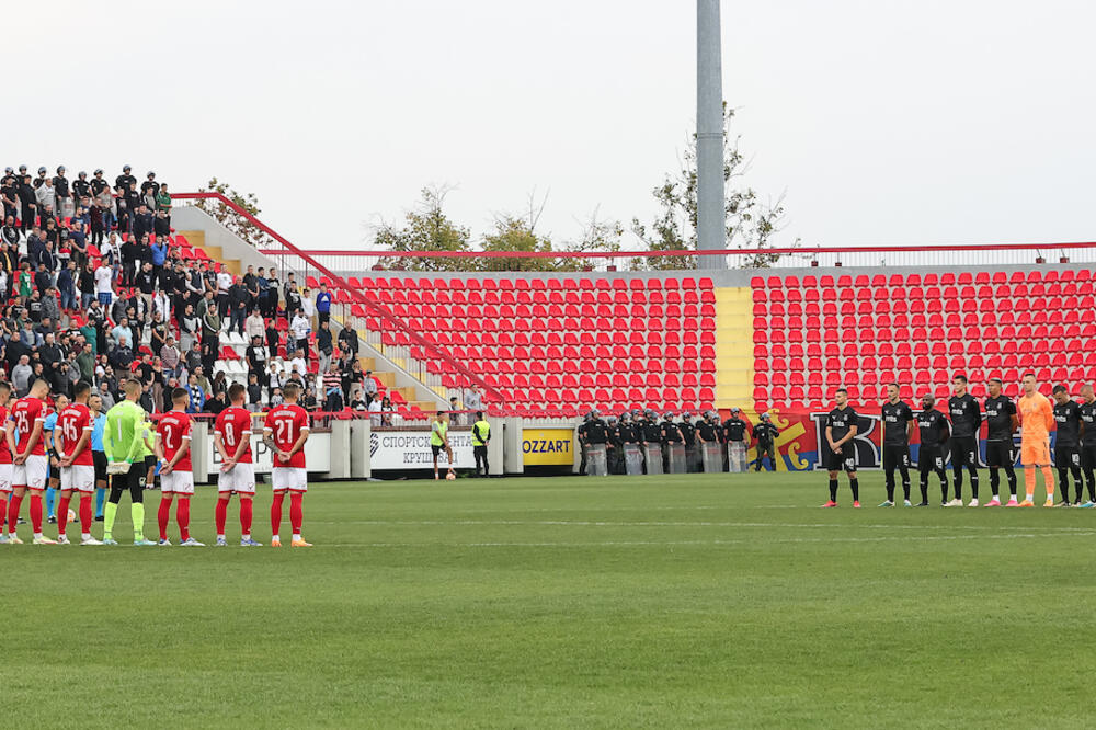 "ČUJ NARODE, SVI SKINITE KAPE..." Grobari se oprostili od stradalih Srba u Banjskoj (FOTO)
