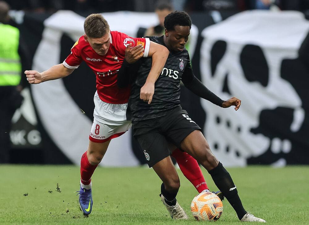 Kvinsi Menig (desno) na utakmici Napretka i Partizana u Kruševcu