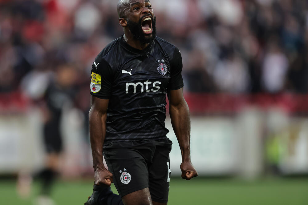 KALULU BLISTA POSLE PRVENCA U CRNO-BELOM DRESU: Čeka ga povratak u Afriku