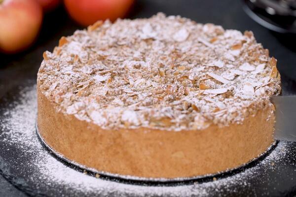 RECEPT ZA NEMAČKI SPECIJALITET SA JABUKAMA: Jesenji kolač sa hrskavom koricom će vas vratiti u DETINJSTVO