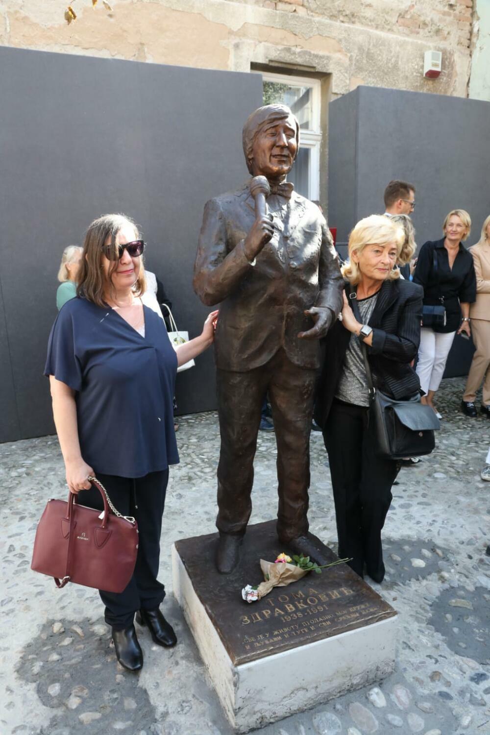 Ćerka Tome Zdravkovića prisustvovala je otkrivanju njegove biste u Skadarliji, gde je često pevao