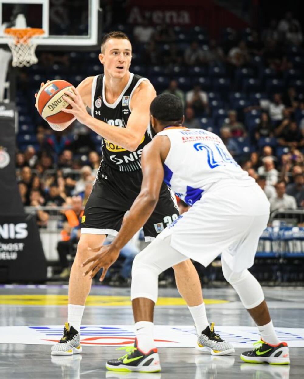 Danilo Anđušić na utakmici Partizana i Mornara iz Bara