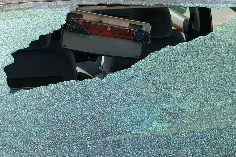 TEI RAZLUPALI AUTOMOBIL: Pevačica se vratila s odmora i ugledala jeziv prizor, TU JE FOTOGRAFIJA KAO DOKAZ