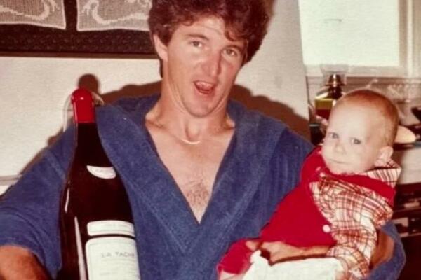 KUPIO PRE 50 GODINA FLAŠU VINA I ZABORAVIO JE U PODRUMU: Kad ju je odneo na PROCENU, umalo je umro od šoka