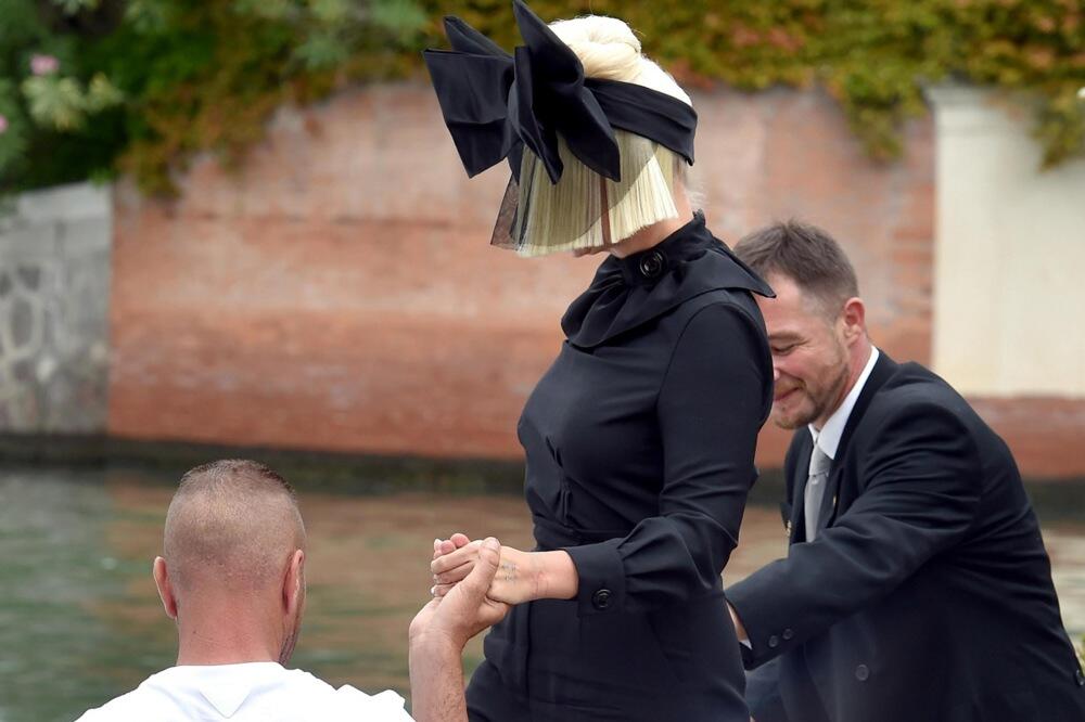 CELU DECENIJU NIKO NEMA POJMA KAKO IZGLEDA, A SADA SE RAZOTKRILA: Evo je KONAČNO posle svih KOREKCIJA koje je imala