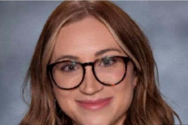 UČITELJICA KAČILA PERVERZNE SNIMKE SA SUPRUGOM, A ONDA JU JE DIREKTOR POZVAO U KANCELARIJU: Svi bruje o NASTAVKU