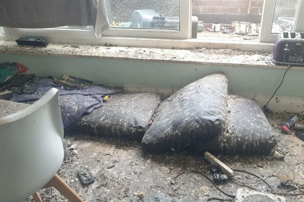 ZABORAVILI SU DA ZATVORE TERASU PRE ODLASKA IZ STANA: Kad se vlasnik vratio, ostao je IZBEZUMLJEN PRIZOROM (FOTO)