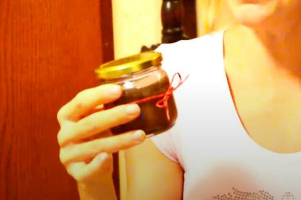 ŽENA POKAZALA KAKO SE PRAVI ZDRAV EKSTRAKT OD VANILE: Ne sadrži konzervanse i zaslađivače, a priprema je BRZINSKA