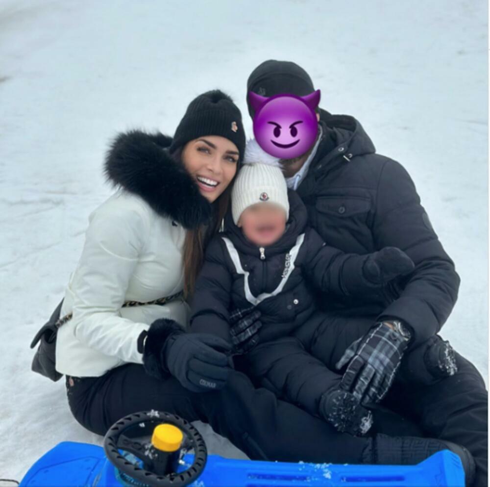 Jedna fotografija je sa porodičnog zimovanja na kome su Ivna i njen suprug bili sa sinom