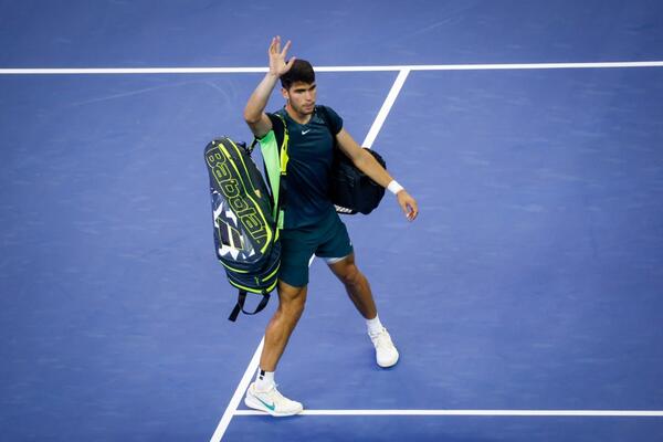 ALKARAS NA KOLENIMA: Španac RAZBIJEN u polufinalu, ništa od titule!