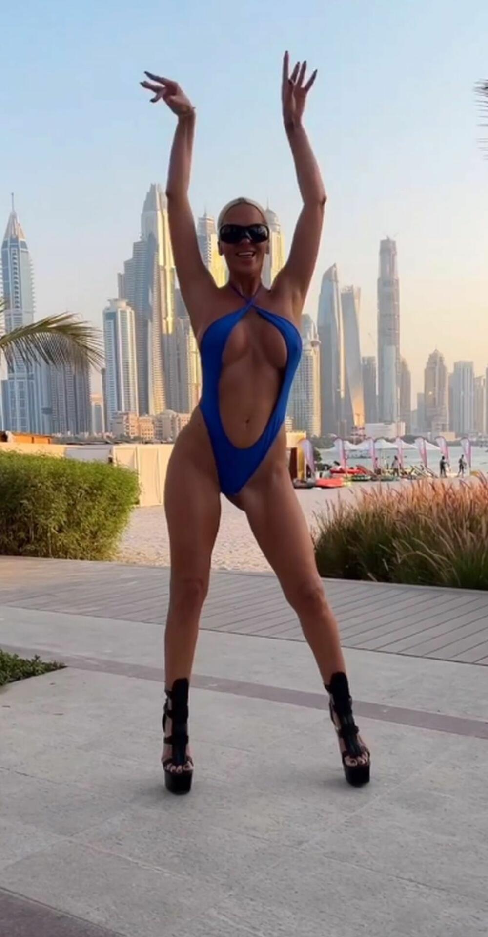 Jelena Karleuša u bikiniju