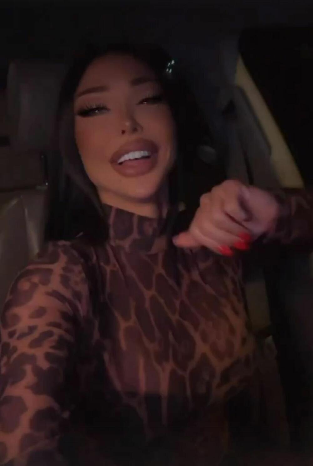 Maja Marinković provocira Cara i Aleks pesmom