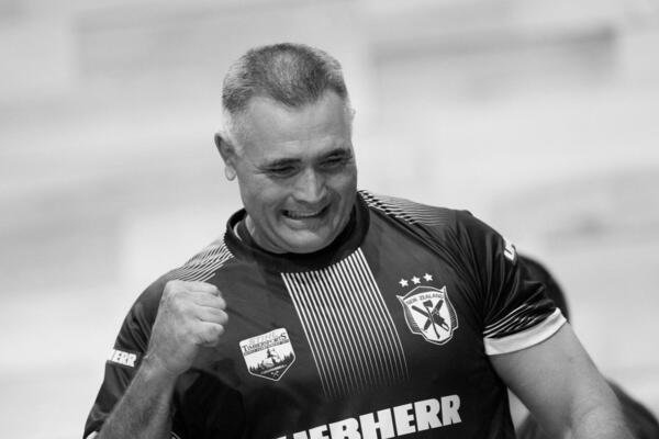 UMRO DEVETOSTRUKI ŠAMPION SVETA (49), BIO JE GROMADA, BOLEST GA POJELA: Rekli mu da će živeti još 2 nedelje, ali...