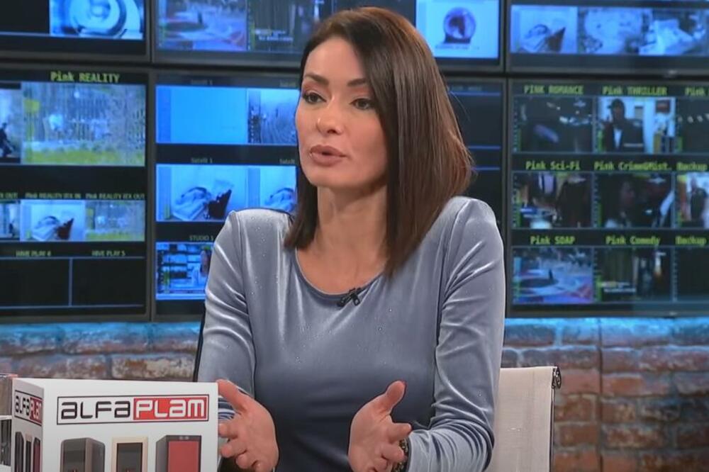 DA LI JE ONA NAJZGODNIJA BAKA? Voditeljka PINKA dobila UNUKA sa 46 godina, a sada njena PORODICA slavi bitan DAN