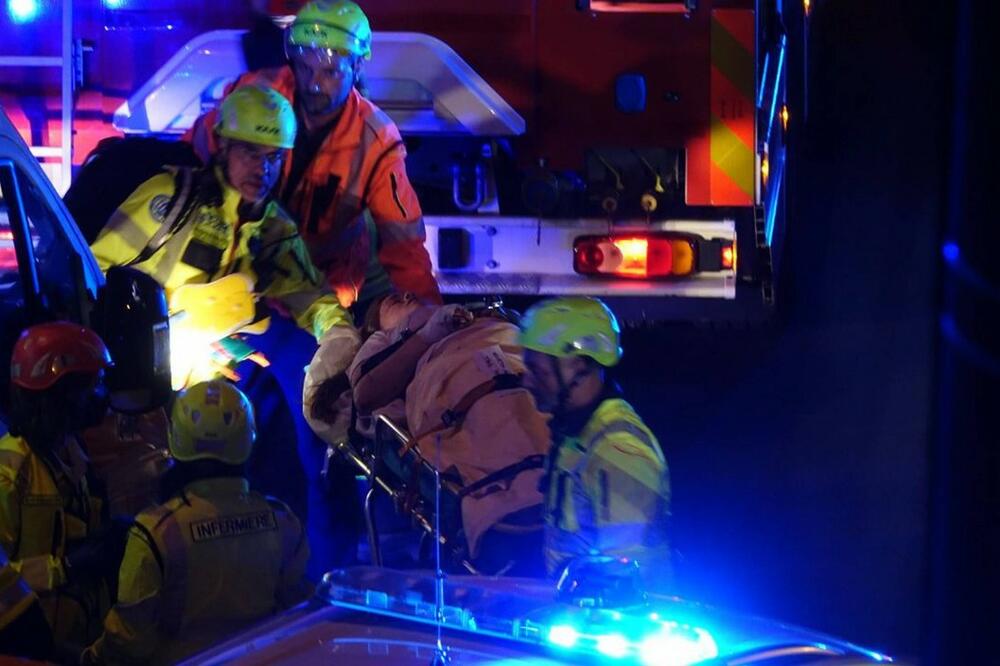 POTRESAN PRIZOR IZ VENECIJE KOJI RAZARA DUŠU: Tela žrtava na zemlji, sveštenik se moli, neopisiva TUGA! (VIDEO)