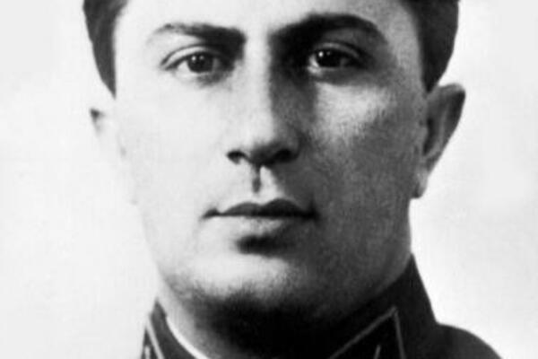 DECA 5 NAJVEĆIH DIKTATORA SU OD ROĐENJA BILA OSUĐENA NA PROPAST? Njihove sudbine i dalje INTRIGIRAJU svet