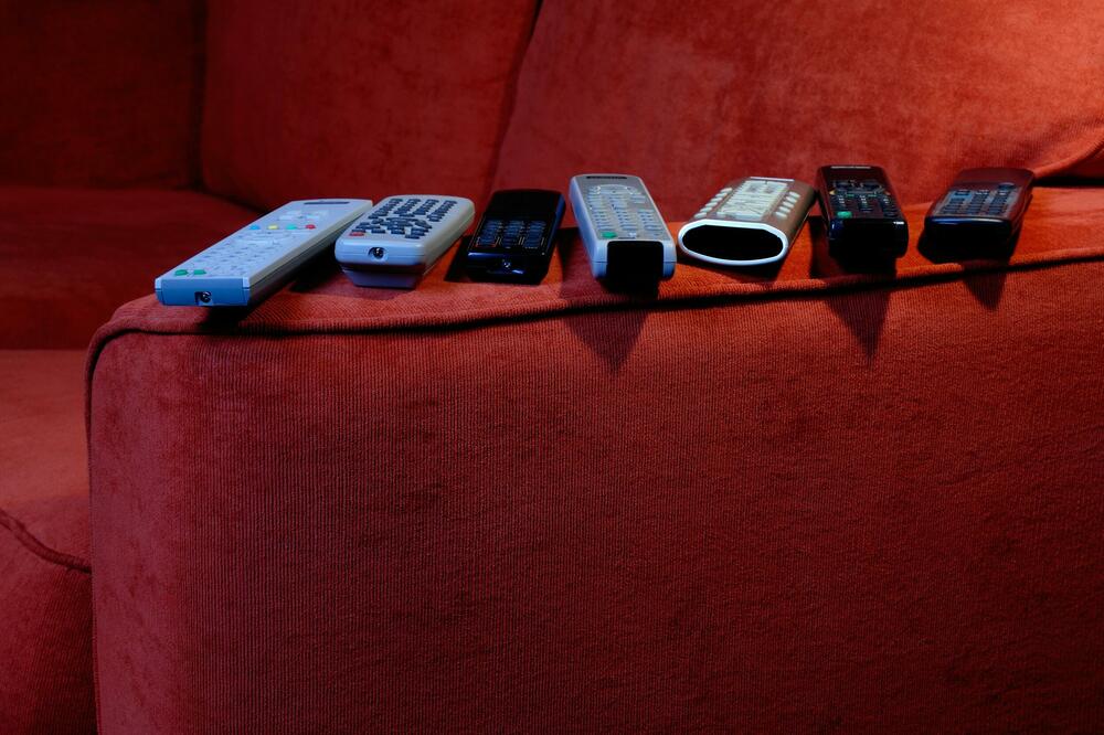 NEMA POTREBE ZA VIŠE DALJINSKIH UPRAVLJAČA: Potreban vam je samo jedan - OVAJ!