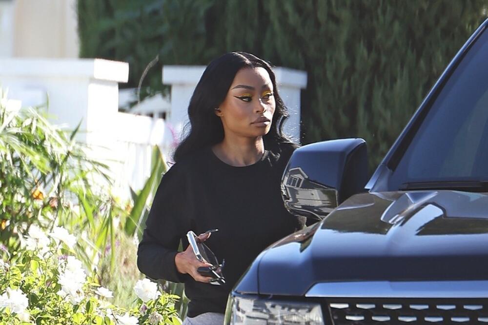 NEKADA PRODAVALA INTIMU, A SADA PROPALA KAO ŽETON! Svi se pitaju šta se desilo sa VATRENOM CRNKOM, sve RASPRODA