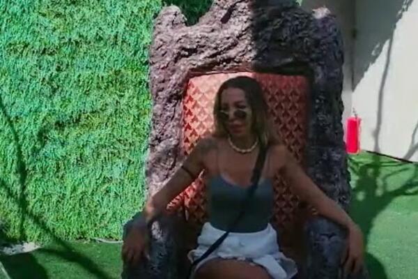 ANELI HOĆE ILI DA PRIZNA OVO ILI DA PUKNE: Stvar se ZAHUKTAVA, jedna rečenica PATOSIRALA sve