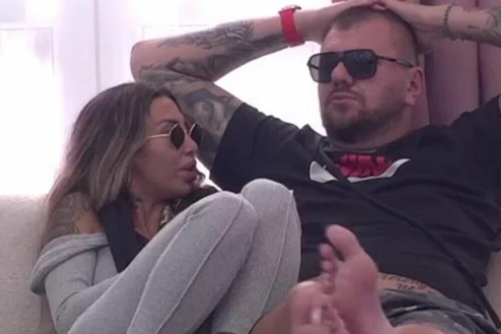 ANELI PRIZNALA JANJUŠU SVOJA OSEĆANJA, ON JE OHLADIO KOMENTAROM: Da li je moguće da joj je OVO REKAO?