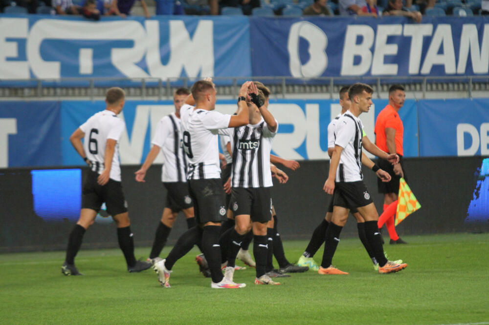 PARTIZAN LIGU ŠAMPIONA OTVORIO POBEDOM: Parni valjak slavio u Rumuniji!