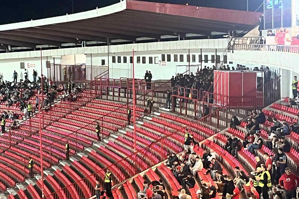 NA PRSTE DA SE PREBROJE! Navijači Jang Bojsa u skromnom sastavu stigli na Marakanu! (FOTO)