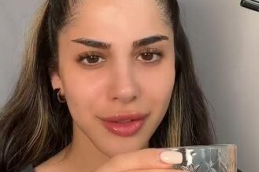 TRIK ZA LICE KOJI ĆE VAM PREKRITI SVE NERAVNINE, A ODLIČAN JE ZA JESEN: Pomešala OVE dve namirnice i SVE oduševila