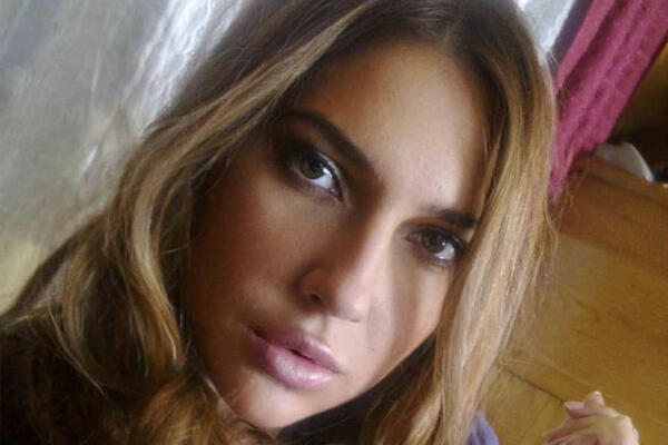 RAZLIKA OČIGLEDNA! Gledate je na PINKU i zna da ŠOKIRA: Voditeljka je nekada bila DRUGA ŽENA, pašće vam VILICA