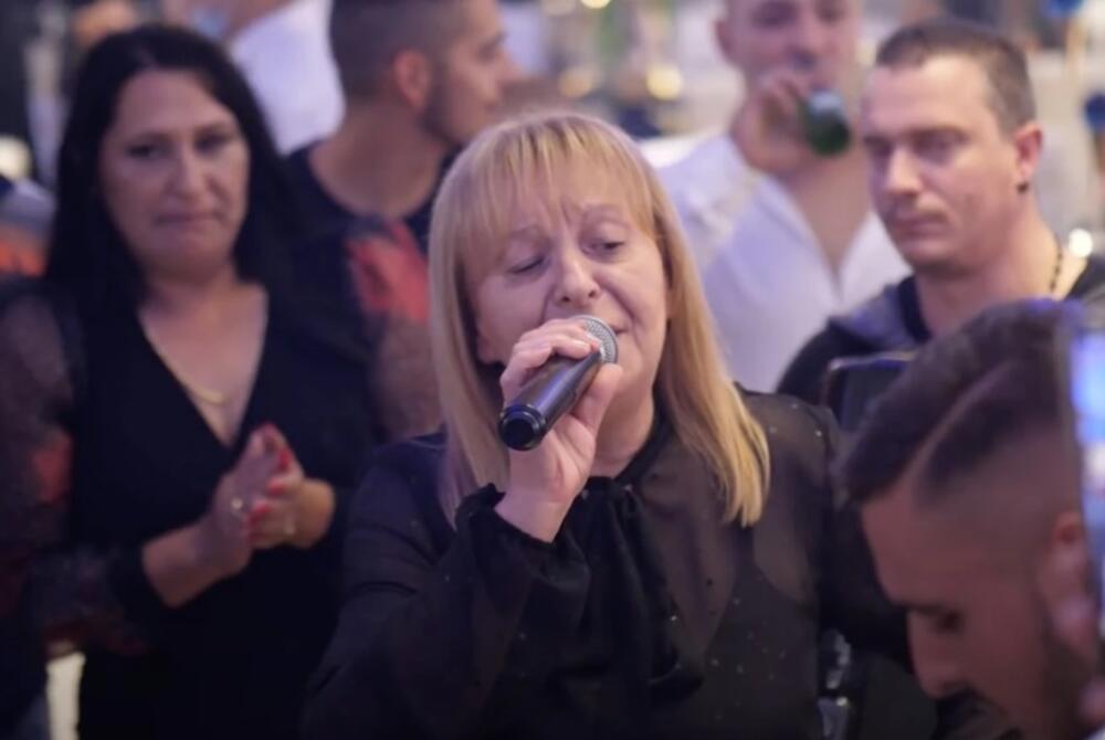 Kraljica bakšiša peva kod Lazića