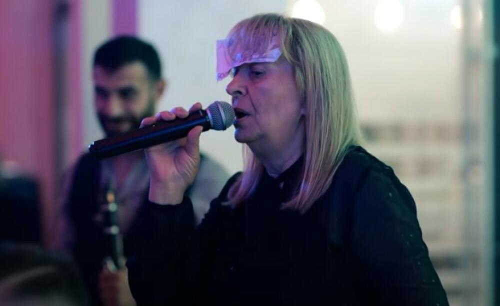 Zna i vlaške i srpske pesme