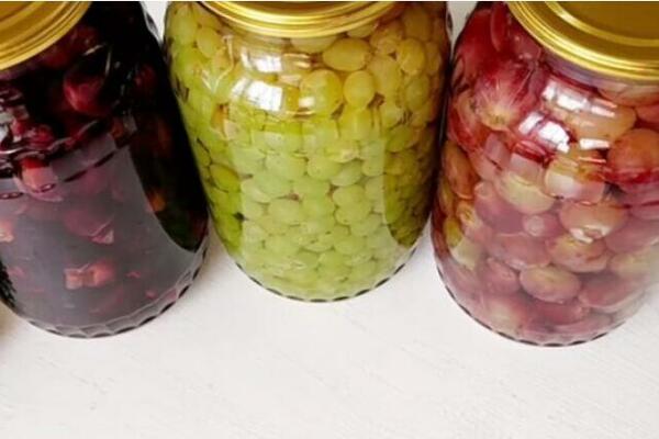 OVAJ KOMPOT POKUŠAVA DA NAPRAVI SVAKA DRUGA DOMAĆICA, ALI NE USPEVA: Neobično VOĆE pravi POMETNJU u kuhinji