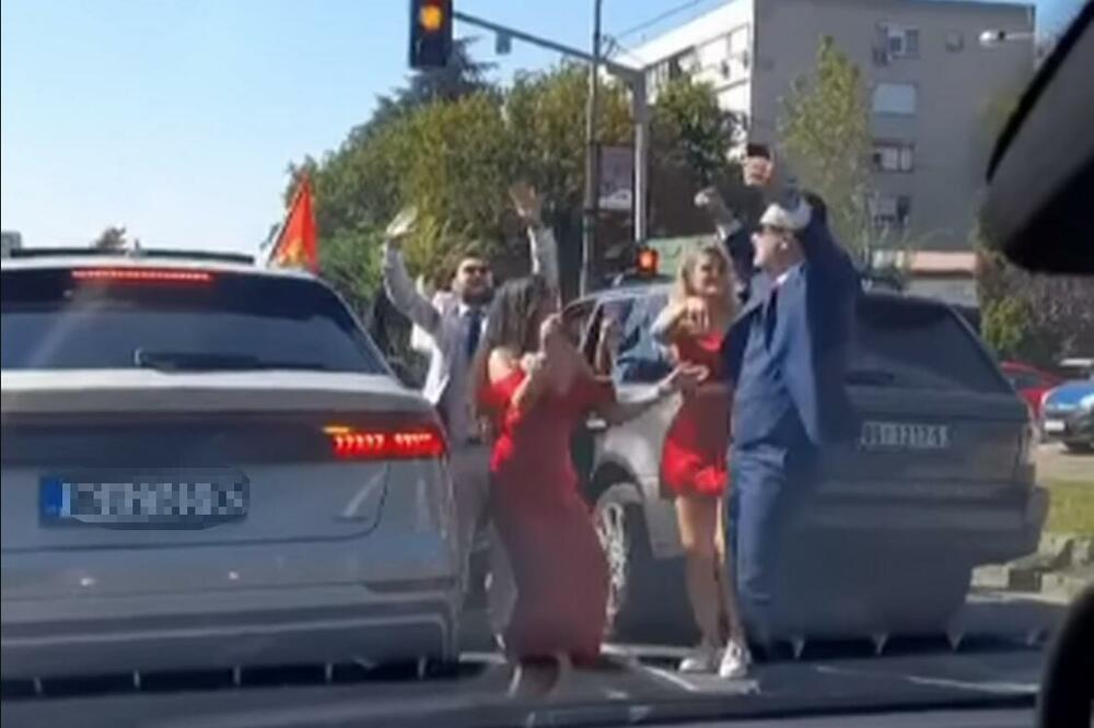 SRBI I NA ULICI NAPRAVE ZABAVU: Svatovi ZAUSTAVILI SAOBRAĆAJ u Beogradu, a onda je krenula FEŠTA (VIDEO)