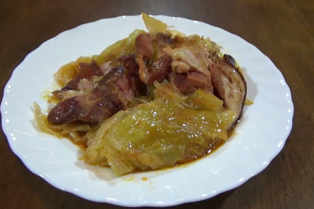 TRADICIONALNI KISELI KUPUS PO RECEPTU SRPSKIH DOMAĆICA: Evo kako da ga NE PRESOLITE, uvek će vam ispasti PREUKUSAN