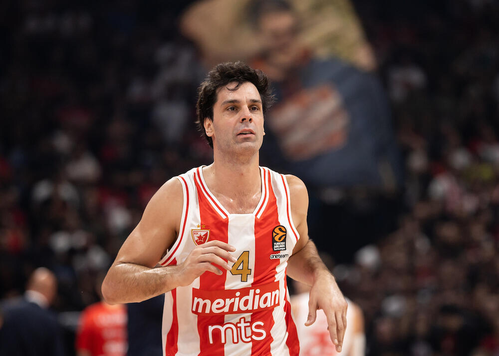 Miloš Teodosić na utakmici Crvene zvezde i Asvela