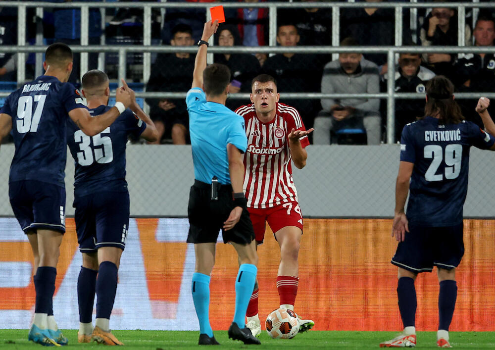 Trenutak kada je Andreas Doj dobio crveni karton