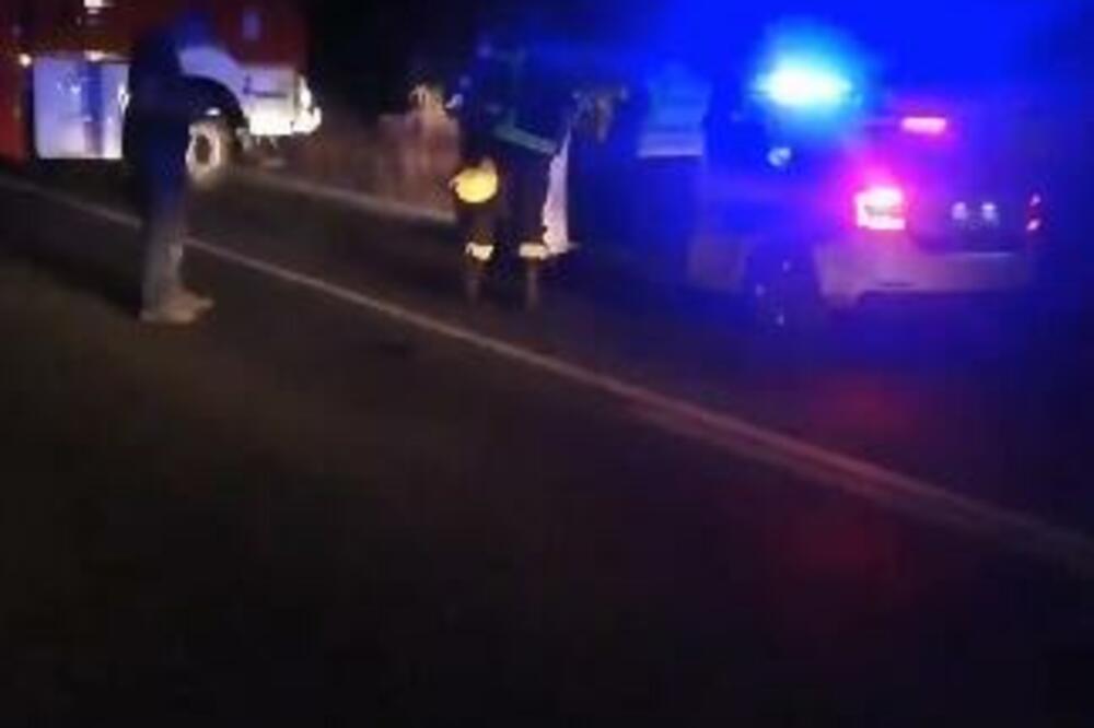 "SUVOZAČ NE MOŽE DA STOJI NA NOGAMA, VOZAČ JOŠ PIJANIJI": Teška NEZGODA kod Stepojevca! (VIDEO)