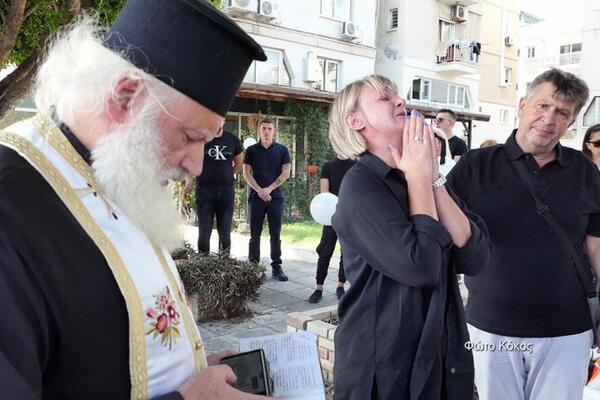 MARKOVI RODITELJI NEUTEŠNI, UPALILI SVEĆE NA MESTU GDE JE UBIJEN NA KIPRU: Beli baloni poleteli ka NEBU (FOTO)