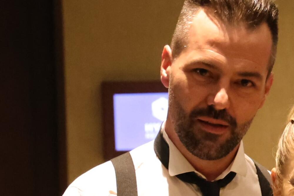 GOSPODIN KOJI POZNATU SRPKINJU NE ISPUŠTA IZ VIDA! Svi se pitaju ko je FRAJER: Dame, žao nam je, ZAUZET JE