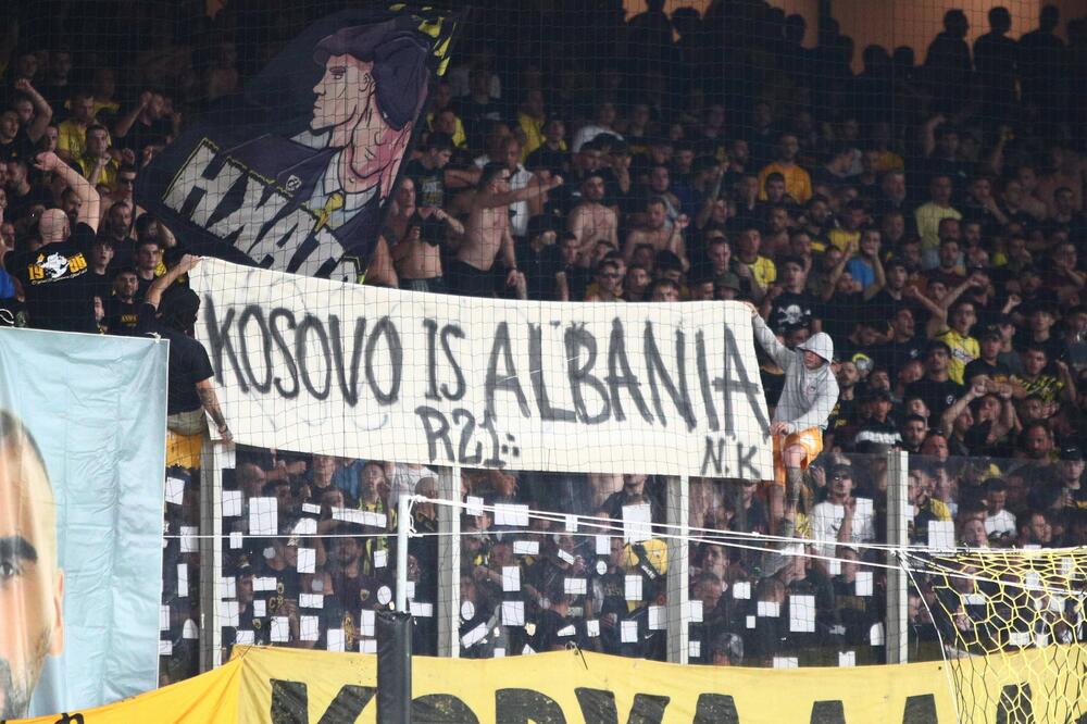 KAKVI LICEMERI: Navijači AEK-a ugrizli za srce svakog Srbina, a evo šta su ranije mislili o Albaniji! (FOTO)
