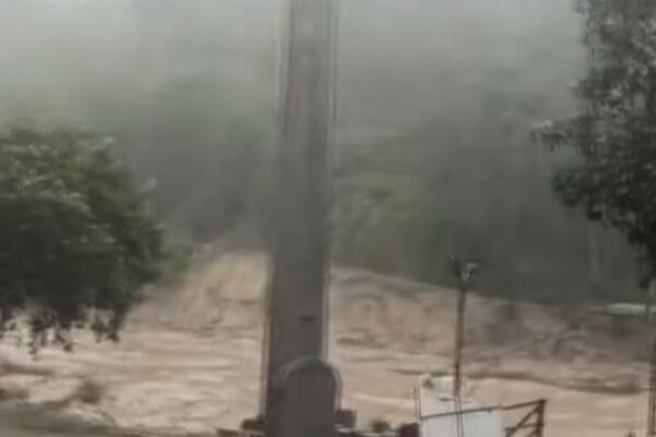 SVE VEĆI BROJ MRTVIH NA HIMALAJIMA: Izlilo se glečersko jezero, najmanje 40 POGINULIH U POPLAVAMA