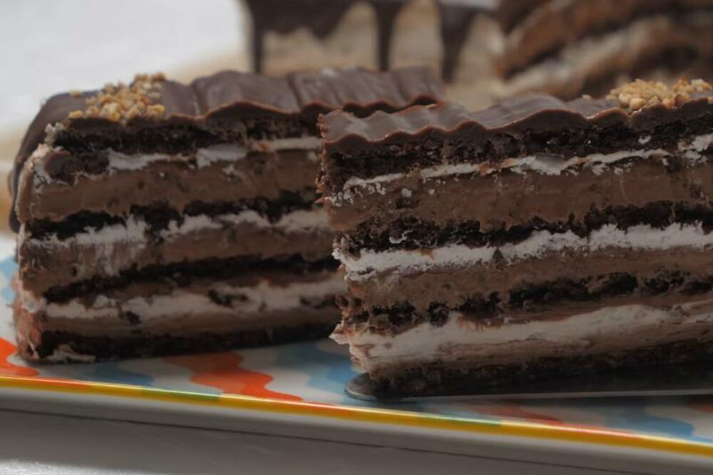 OVAJ RECEPT ZA NAJBOLJU EUROBLOK TORTU IMA DA VAS ODUVA: Kad je jednom PROBATE nećete praviti ni jednu drugu(VIDEO)