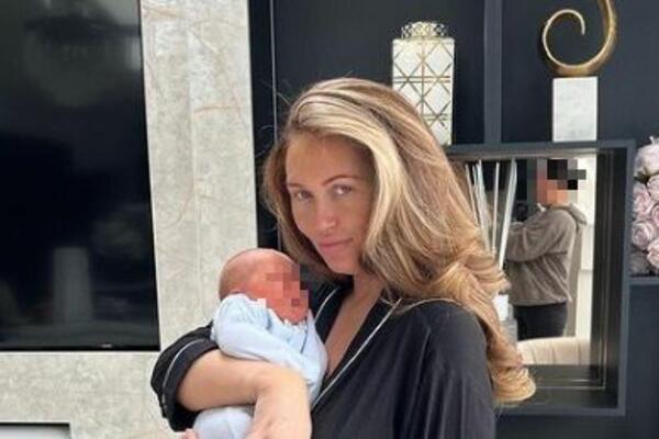 DVOMESEČNI SIN RIJALITI ZVEZDE ZAVRŠIO U BOLNICI: Hitno prebačen kad mu je POZLILO, fotografija TERA SUZE NA OČI