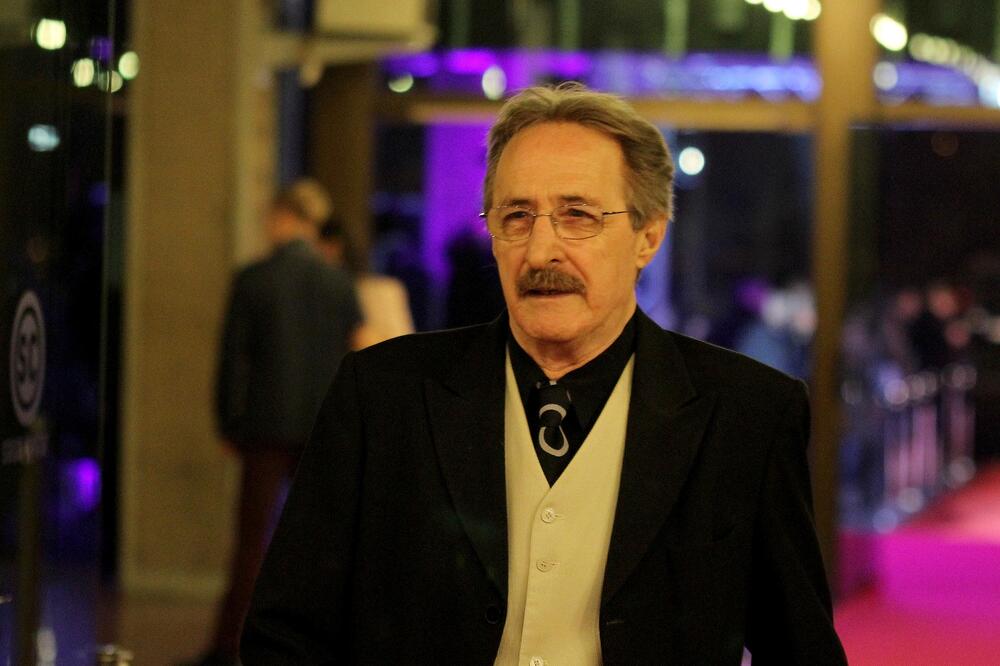 VUKAŠINA IZ SREĆNIH LJUDI SVI SMO OBOŽAVALI, A OVO NIKO NIJE ZNAO: Ovaj POZNATI MUŠKARAC je oženio njegovu ĆERKU